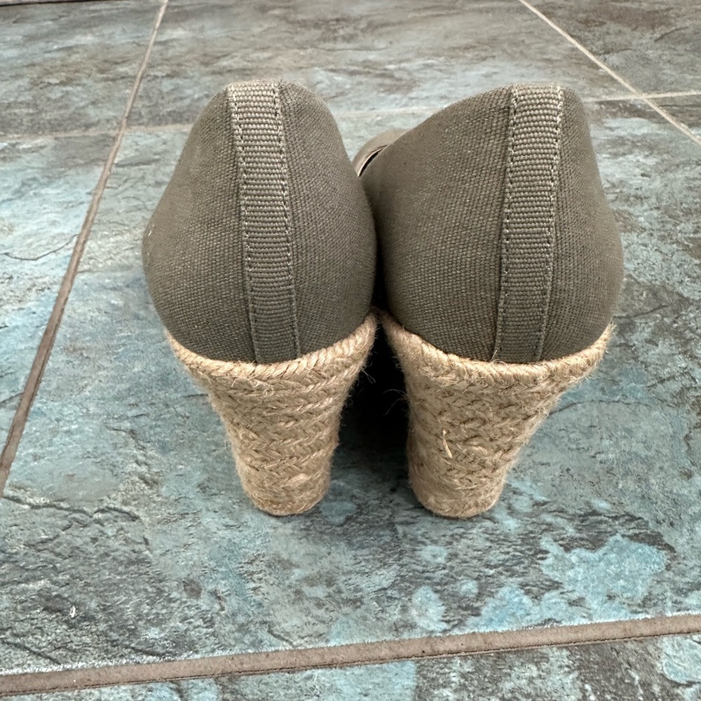 J. Crew Seville Green Espadrille Wedge, Size 8.5 Closed Toe Travel Beach - Picture 3 of 5
